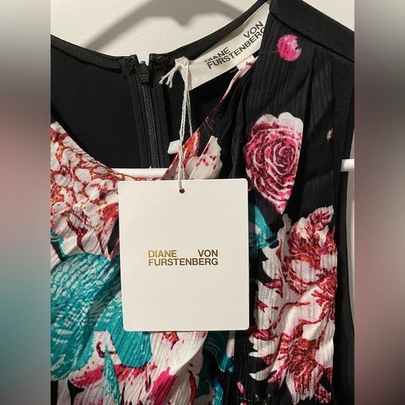 Diane Von Furstenberg sleeveless, wide-leg pants jumpsuit (NWT) Size 4 (S) - Picture 2 of 8